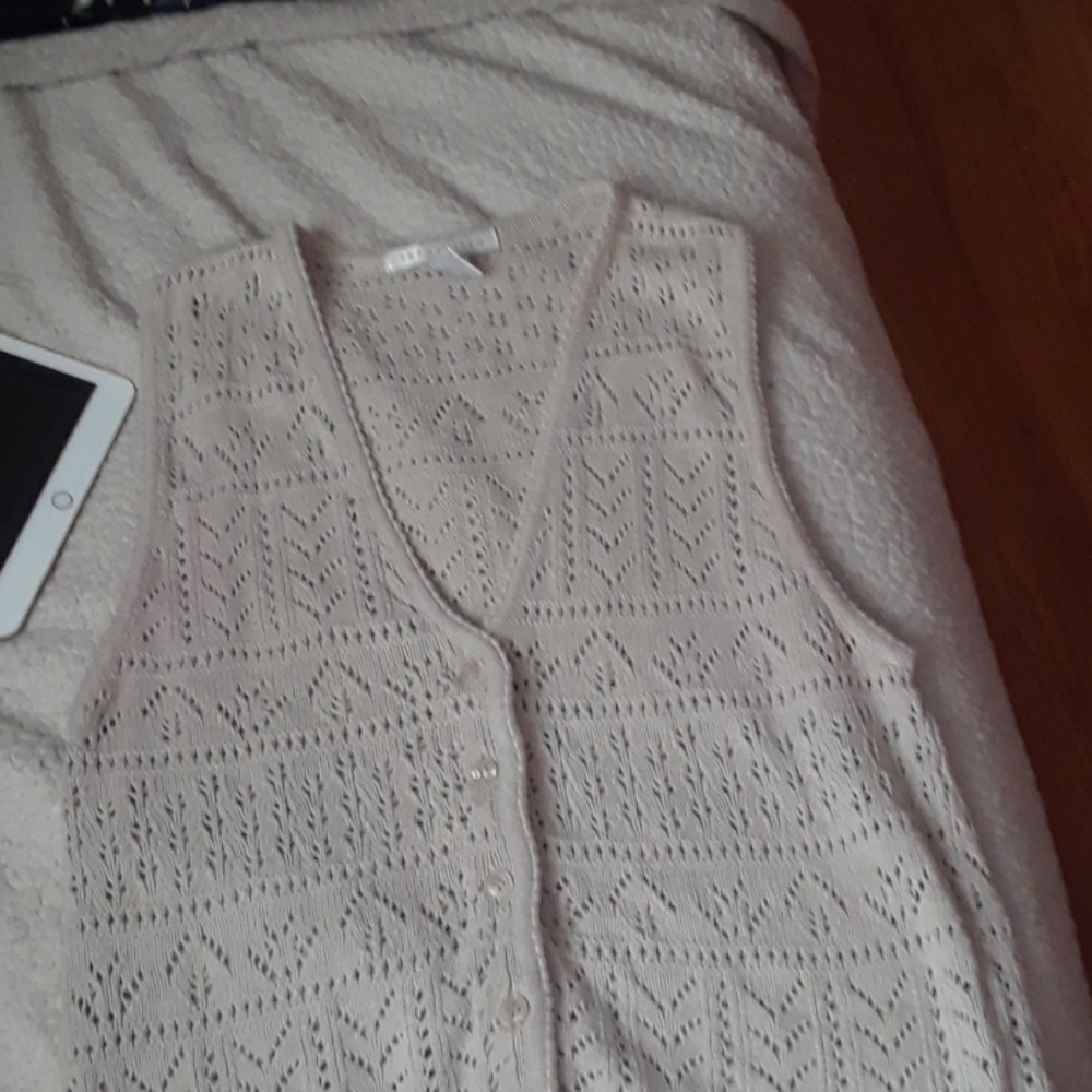 knitted vest